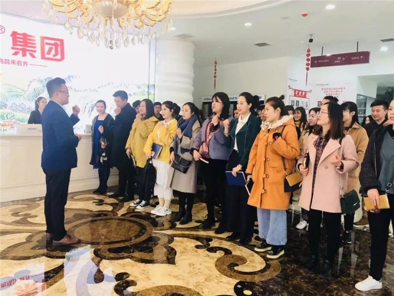 柔然彩虹隊光臨昌禾裝飾參觀學(xué)習(xí)